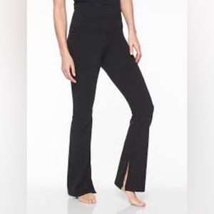 Athleta Barre Skinny Flare Pant in Powervita, Womens M, black yoga pant